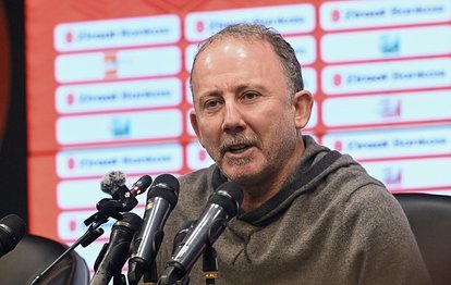 "Sergen Yalçın: Beşiktaş'ın Göztepe'ye Karşı 4-0'lık Zaferi, Sezonun En İyi Performansı"